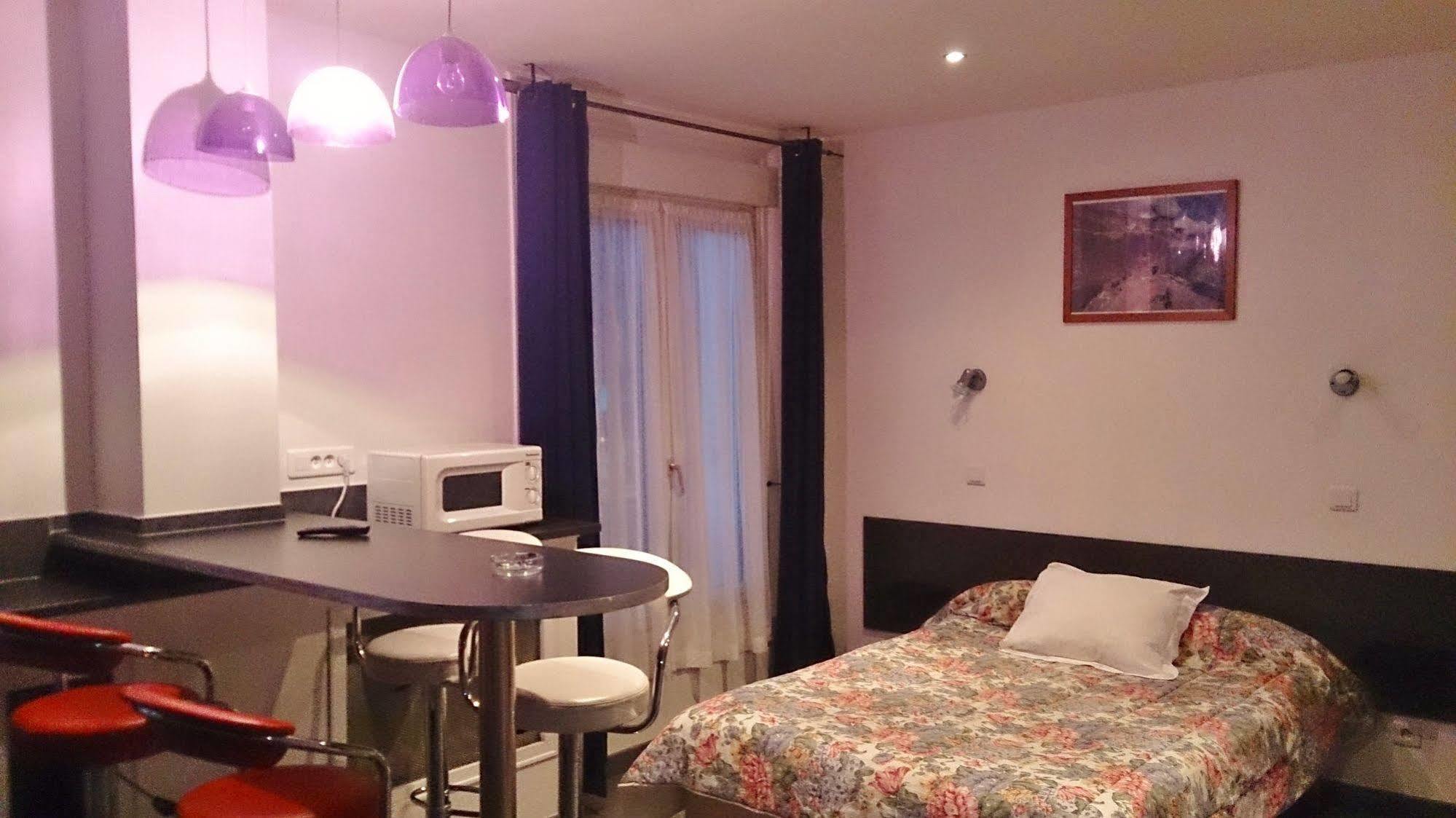 Hotel Moderne Сен Дени Екстериор снимка